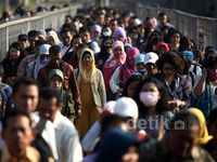 KRL Kembali Dipadati Penumpang