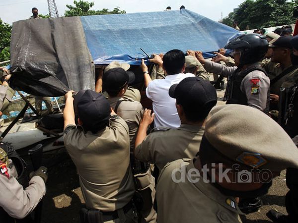 Pembongkaran Bangunan Liar di Tanah Abang
