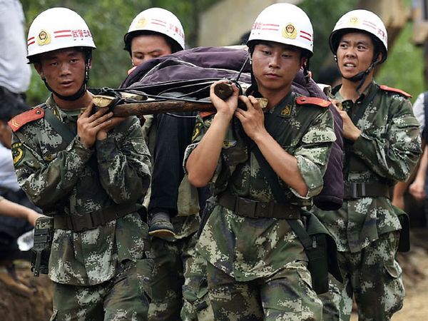 Evakuasi Korban Gempa Yunnan