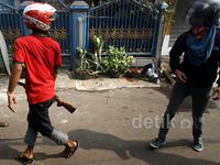 Dua Kelompok Warga Tawuran di Pasar Manggis