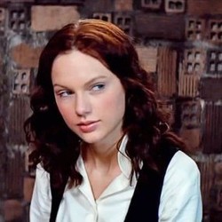 Taylor Swift Bermain Tanpa Emosi di Film The Giver