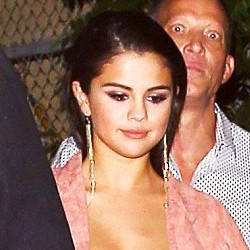 Party di Klub Gay, Selena Gomez Tampil Seksi