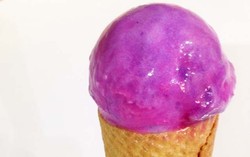 Slruup! Es Krim Ungu Ini Berubah Jadi Merah Muda Saat Meleleh