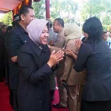 Halal Bi Halal dengan Wali Kota Risma, Antrean PNS Mengular