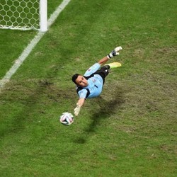 Ingin Jadi Kiper Nomor Satu, Navas Siap Kerja Keras