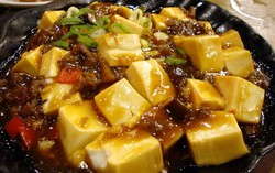 Serba Food: Menikmati Gurih Lembut Mapo Tofu dan Mantou Landak yang Lucu