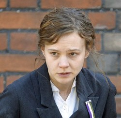 Foto: Carey Mulligan Terlihat Kusam & Lelah Tanpa Make-up