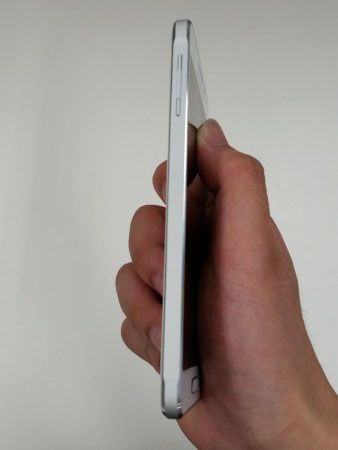 Penampakan Pertama Galaxy Alpha Putih