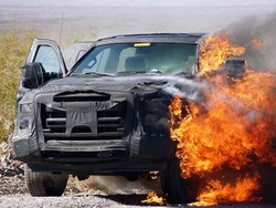 Aduh, Saat Dites, Mobil Ini Malah Terbakar