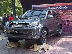 Sangar! Toyota Fortuner Diesel 4x4