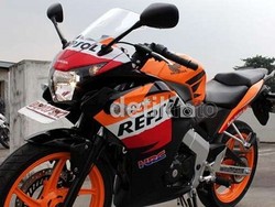 Honda: Harga CBR150R Versi Lokal Bakal Saingi R15