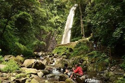 Cantik dan Segarnya Air Terjun Kakek Bodo di Pasuruan