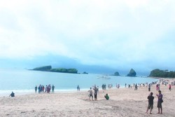 Pantai Papuma Jember, Surga di Balik Bukit