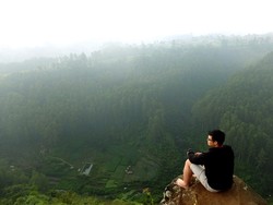 Pemandangan Dahsyat Tebing Keraton Bandung