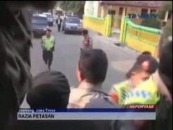 Razia Kampung Petasan, Polisi Diserang Warga Setempat
