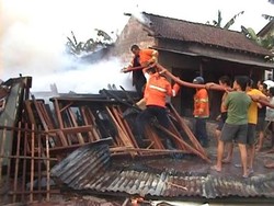 Ditinggal Mudik, Toko Mebel di Bantul Ludes Terbakar