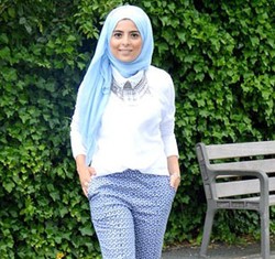 Hijab Style: Tampil Casual Ala Hijabers Asal Belgia, Sarah Dimani