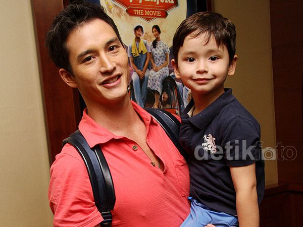 Lucunya Kenzou, Putra Mike Lewis dan Tamara Bleszynski