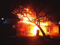 5 Kios di Meruya Selatan Terbakar