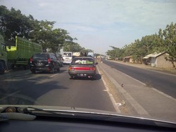 Jl Raya Subang Indramayu Arah Jakarta Parkir, Premium Juga Langka di SPBU