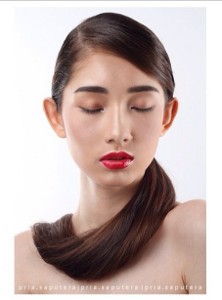 Hiii.. Gadis Cantik Ini Bertingkah Konyol di Video Instagram