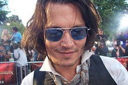 Johnny Depp Bermain Gitar di Lagu Bob Dylan