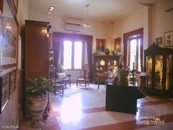 Melihat Pembuatan Rokok di Museum House of Sampoerna