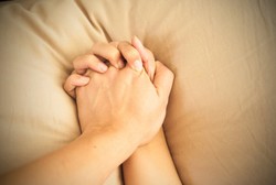 Catat! Ini Tandanya Wanita Memalsukan Orgasme Ketika Bercinta