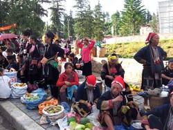 Belanja dengan Bahasa Tubuh di Pasar Sa Pa, Vietnam