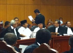 Prabowo Tiba di Gedung MK Didampingi Hatta dan Tokoh Koalisi Merah Putih