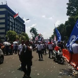 Prabowo Tinggalkan Gedung MK, Massa Pendukungnya Masih Bertahan