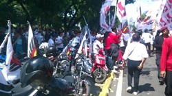 Motor Pendukung Prabowo Parkir Menutup Jalur TransJ