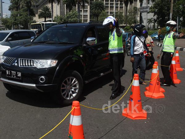Ada Demo, Jl. Medan Merdeka Barat Dialihkan