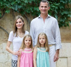 Foto: Penampilan Kasual Ratu Letizia Saat Liburan Bersama Keluarga