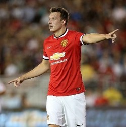 Ketika Phil Jones Kena Olok-olok Akibat Lupa Bawa Dompet