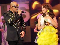 Tatapan Husein pada Ayu Ting Ting