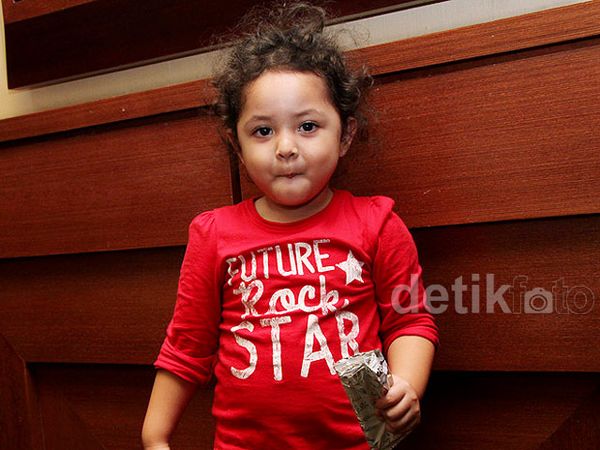 Anak Perempuan Tata Janeta yang Menggemaskan