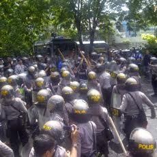 Elemen Rakyat Jawa Timur Menggugat akan Laporkan Kekerasan Polisi ke Presiden