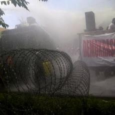 Aksi Damai Elemen Rakyat Jawa Timur Menggugat di KPU Berlangsung Tegang