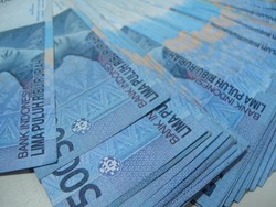 Pilih Simpan Uang di Tabungan atau Investasi?