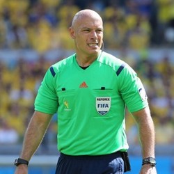 Howard Webb Pensiun sebagai Wasit