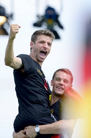 Henry Puji Mueller Setinggi Langit