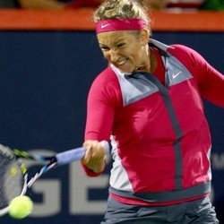 Azarenka Menang Susah Payah