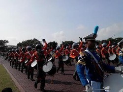 Gagahnya Taruna AAU Saat Mainkan Drum Band dengan Seragam Penerbang