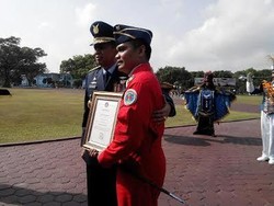 Untuk Pertama Kalinya, Tim Aerobatik Jupiter Dapat Penghargaan Dari TNI