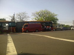 Belum Diderek, TransJ yang Patah Jadi Dua di Jatinegara Halangi Jalan