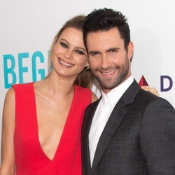 Perjalanan Asmara Behati Prinsloo dan Adam Levine