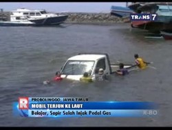 Salah Injak Pedal, Mobil Terjun ke Laut