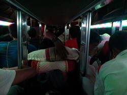 Tidur Bareng Kaki Orang & Gilanya Sleeper Bus di Vietnam