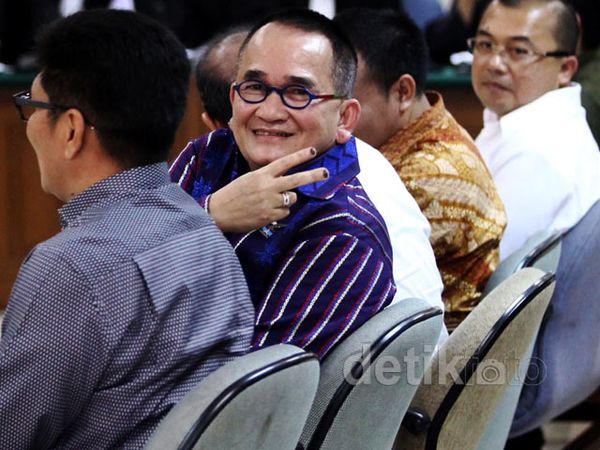 Tiga Politisi Demokrat Bersaksi di Sidang Anas Tiga Politisi Demokrat Bersaksi di Sidang Anas